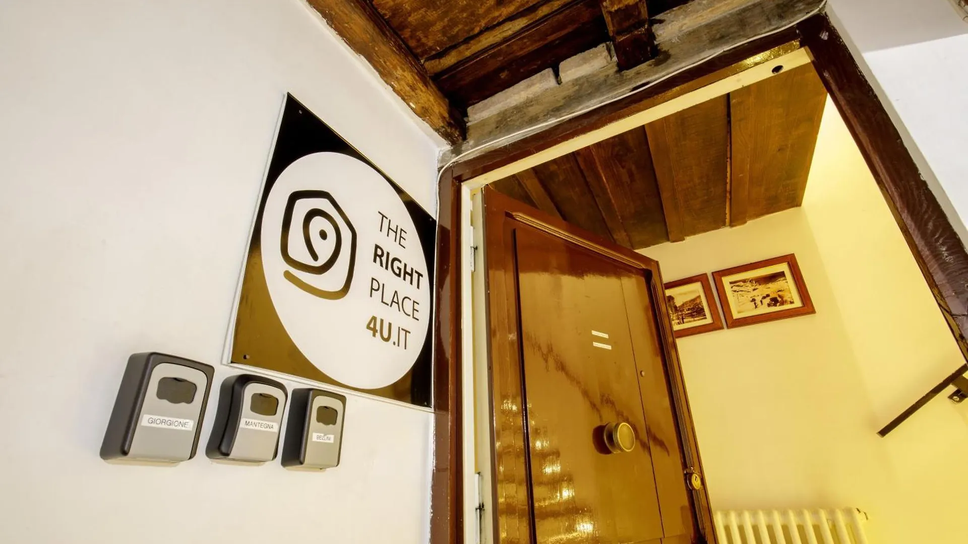 ゲストハウス The Right Place 4U Navona Luxury Rooms ローマ